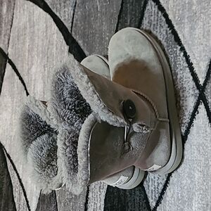 UGG BAILEY BUTTON CLASSIC SHORT GRAY BOOTS PRICE FIRM